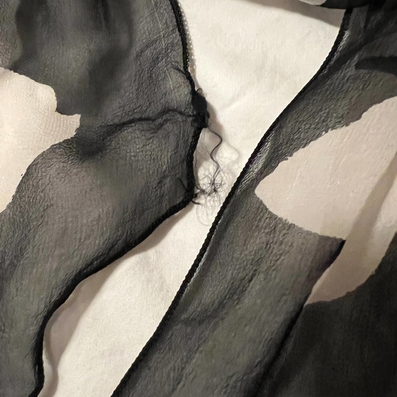 Ellen Tracy Scarf Silky Black Large White Roses Red Center Sheer 11 x 60 Angled - Picture 5 of 5